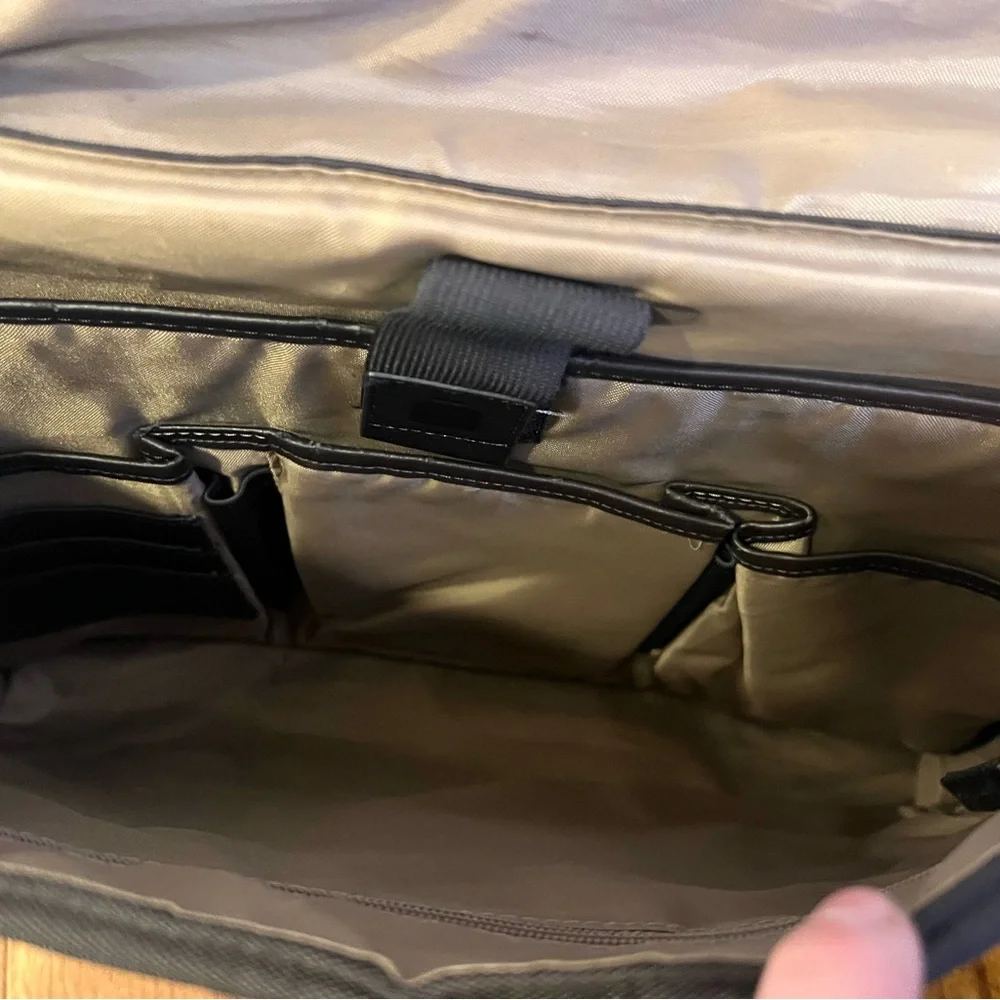Solo Classic Brown Leather Computer Messenger Bag